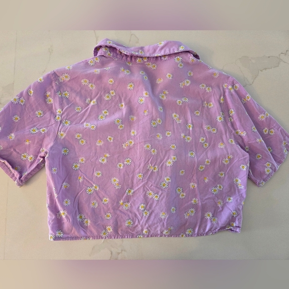 Daisy Pattern Button-Up Crop Top - Picture 8 of 8